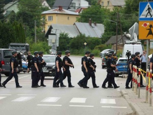 Dlaczego ścigany ze Starej Wsi wrócił pod dom? W grę wchodzi zastraszenie sąsiadów