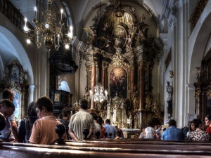 Z powodu braku księży czeski arcybiskup udziela dyspensy od uczestnictwa w Mszy świętej