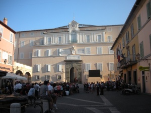 „Papież wraca. Leon XIV spędza urlop w Castel Gandolfo