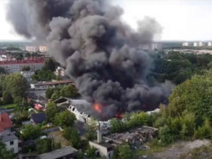 Kłęby dymu nad miastem. Płonie hala w Kędzierzynie-Koźlu