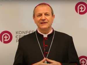 Przewodniczący KEP zwraca się do wiernych z okazji wakacji [video]