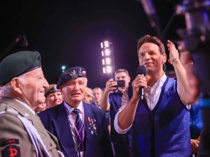 Powstańcy chcą, aby koncert (Nie)zakazane piosenki poprowadził Tomasz Wolny. Jest odpowiedź TVP