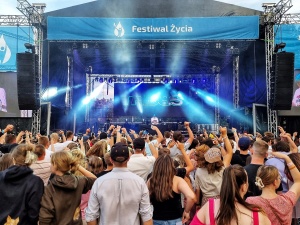  „Chcemy pokazać naszym dzieciom żywą wiarę”. Z Australii na Festiwal Życia w Kokotku