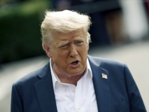 Trump zapowiada 30-procentowe cła na towary z UE i Meksyku. Jest odpowiedź KE