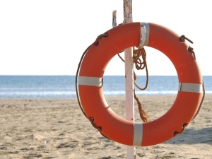 Czerwone flagi nad Bałtykiem. Kolejne plaże z zakazem kąpieli
