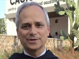 [reportaż] Dlaczego el padre Roberto świętował urodziny 15 razy w jednym roku?