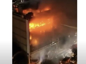 Dziesiątki ofiar pożaru centrum handlowego. Ludzie chronili się na dachu płonącego wieżowca [WIDEO]