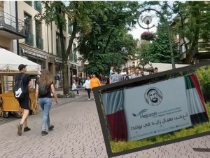 W Zakopanem pojawił się billboard po arabsku. To promocja dubajskiego biura podróży