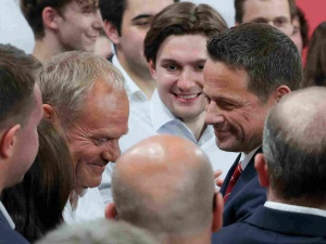 Nowy sondaż. Tusk czy Trzaskowski?