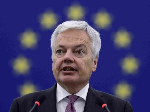 Didier Reynders pouczał Polaków ws. praworządności, teraz ma potężne kłopoty. Szok w Belgii