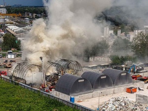 Duży pożar w Warszawie. Trwa akcja straży pożarnej