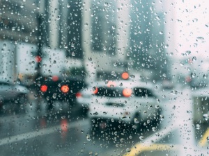 IMGW wydał ostrzeżenie przed burzami. Alerty w kilku województwach