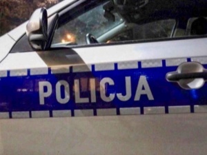 Makabra pod Warszawą. Na drodze płonął człowiek, obok leżała siekiera