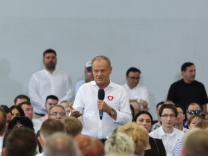 Niech spie.dala. Silni Razem wściekli na Donalda Tuska