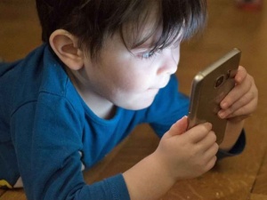 Groźny trend opanowuje internet. KidsAlert bije na alarm