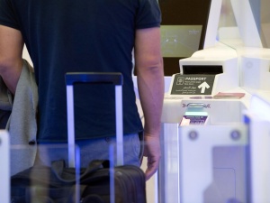 Wyższy limit dla płynów w bagażu podręcznym. Zmiana dotyczy niektórych lotnisk