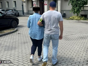 Fikcyjne recepty, lewe faktury i miliony z NFZ. Zatrzymano podejrzanych w aferze lekowej