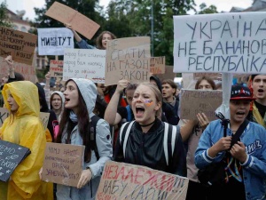 Przez tę decyzję prezydenta ludzie byli wściekli na Zełenskiego. Parlament zmienił wszystko
