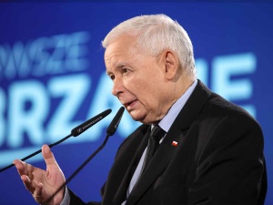 Kaczyński ostrzega przed udawanym zwrotem w prawo PO. Padło nazwisko