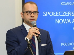 Szczerba straszy prezydenta elekta Karola Nawrockiego w radiowej Trójce