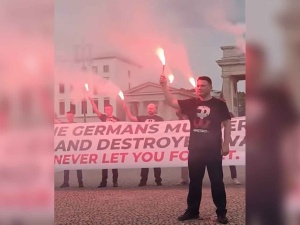 Mentzen w Berlinie oddał hołd Powstańcom. Policja wszczęła śledztwo