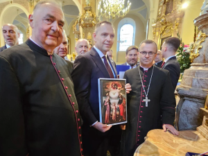 Prezydent Nawrocki modlił się przed obrazem św. Józefa w Kaliszu