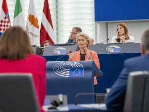 Polityczne intencje unijnego raportu nt. praworządności w Polsce
