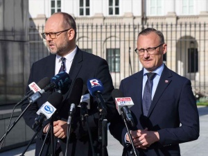 Tusk pominięty przez Trumpa. Wiadomo było, że Polskę reprezentuje prezydent Nawrocki