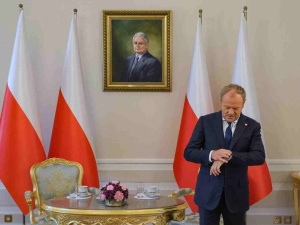 Żukowska poucza Tuska, jak powinien się zachować w Pałacu Prezydenckim