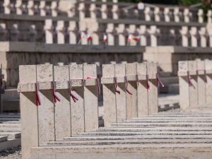 Placówka Schenpfa zapomniała o Święcie Wojska Polskiego? Relacja z polskiego cmentarza pod Monte Cassino