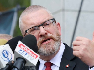 Złe wieści dla Brauna. Nowy sondaż CBOS