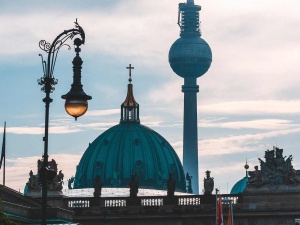Podpalenia ołtarzy i odchody w konfesjonałach. Niemiecki Kościół: agresja nasila się od 2015 r.