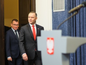 Newsweek: Nawrocki wszedł do Pałacu razem z drzwiami. Reelekcję wygra w pierwszej turze