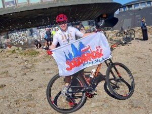 Wjechał na Śnieżkę z flagą Solidarności