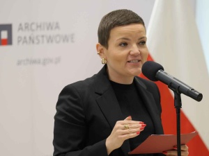 Ministerstwo Kultury tłumaczy się z kosztów podróży Cienkowskiej. Wszystko przez uraz kręgosłupa