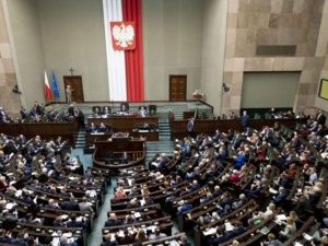 Nowy sondaż partyjny. PiS zadowolony, gorzej z Konfederacją 