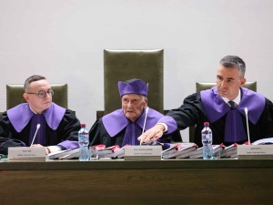 Skandal na posiedzeniu Trybunału Stanu. Sędziowie nie przyjmują do wiadomości, że zostali wyłączeni
