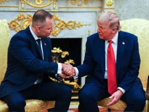 Karol Nawrocki otrzymał prezent od Donalda Trumpa. Krótkie przesłanie