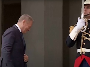 Znamienne nagranie. Na spotkaniu koalicji chętnych Macron przywitał wszystkich... oprócz Tuska