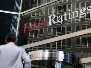 Fitch: perspektywa ekonomiczna dla Polski negatywna. Resort finansów wskazuje winnego