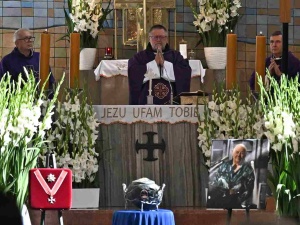 Pogrzeb Stanisława Soyki. Odznaczenie i słowa prezydenta Nawrockiego