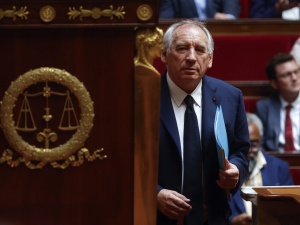 Upadek rządu we Francji. Premier przybył do Pałacu Elizejskiego złożyć dymisję