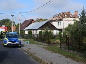 Jeden z dronów uderzył w budynek mieszkalny. Trwa akcja służb