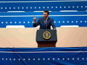 Znany stronnik Donalda Trumpa Charlie Kirk postrzelony w Utah