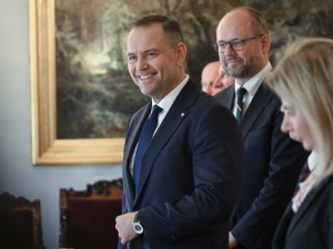 Karol Nawrocki liderem rankingu zaufania