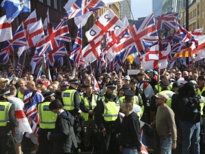 Gigantyczna frekwencja na patriotycznym marszu w Londynie. Największa demonstracja narodowa od dekad