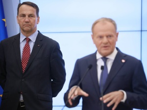 Tusk i Sikorski szkodzą relacjom Polska-USA. Polacy nie mają wątpliwości [SONDAŻ]