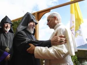 Zwierzchnik Kościoła Ormiańskiego odwiedził Leona XIV i zaprosił go do Armenii