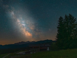 Szykuje się astronomiczne widowisko. Kiedy warto patrzeć w niebo?