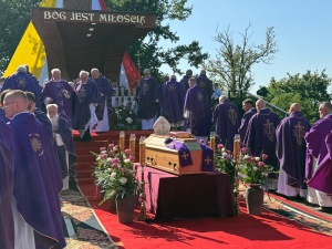 Żył dla Boga i innych. Msza pogrzebowa śp. bp. Antoniego Pacyfika Dydycza 
